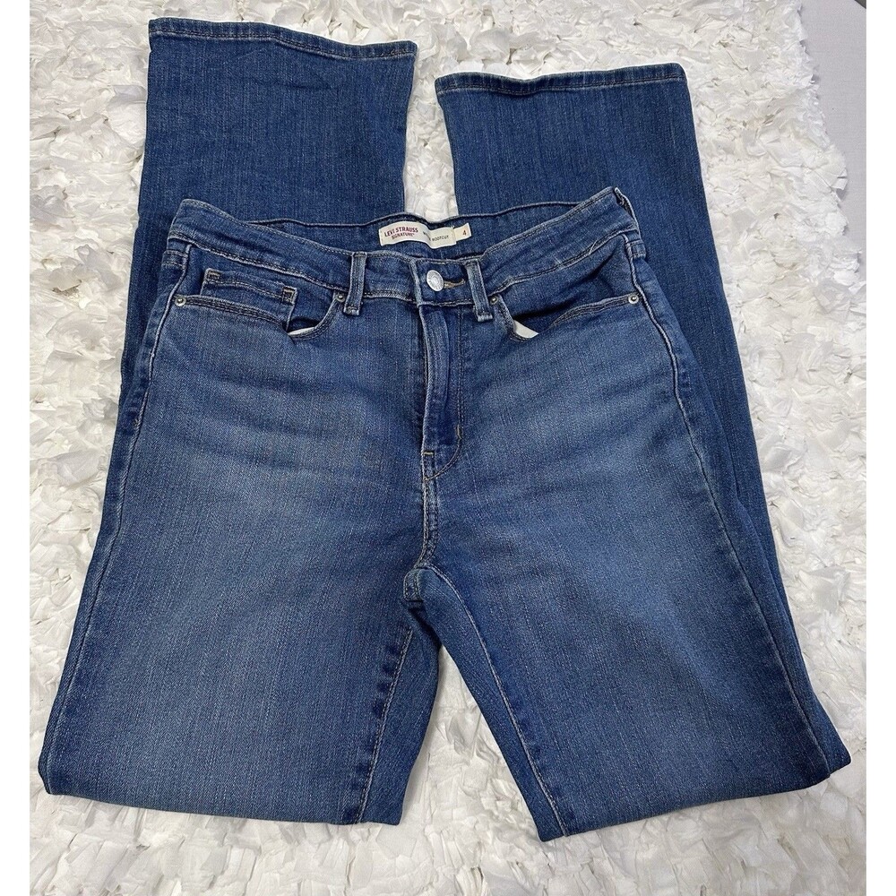 EUC Levi Strauss Signature Bootcut Jeans – Women’s Blue Medium Wash Denim